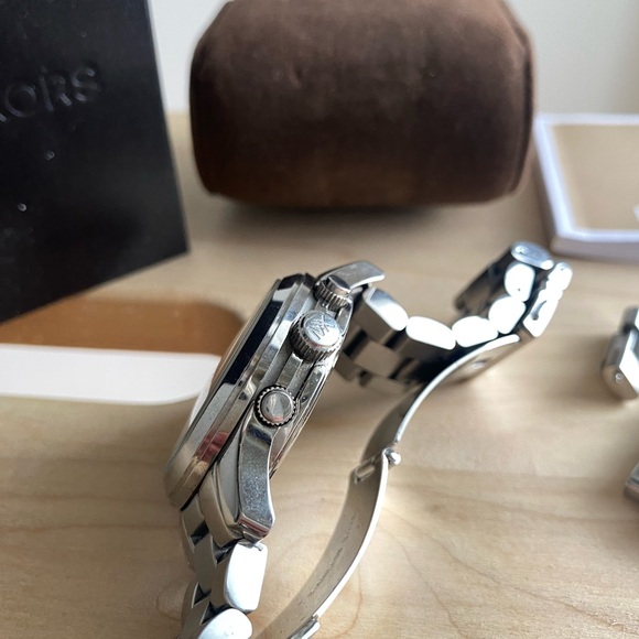 Michael Kors silver watch - Picture 3 of 7